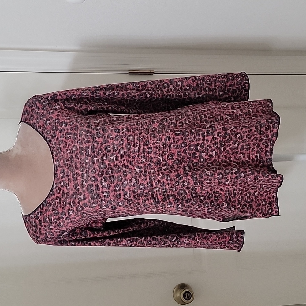 David Cline, Size L Fuchsia Scoop Neck Top, Slit Sides, Slit Cuffs, Exc. Cond.